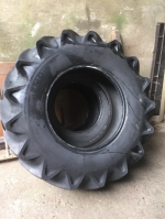 Brandt-Traktoren.de 30 Zoll - 18.4/15-30 Dunlop